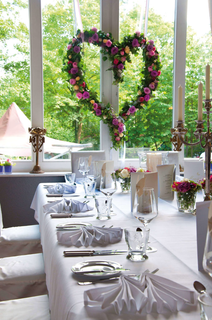 Rosenherz Tisch